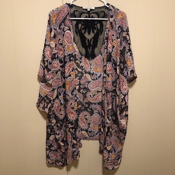 3/$25 🙌🏼 Black Rainn Paisley Pattern Kimono with Lace Back M - Picture 2 of 5